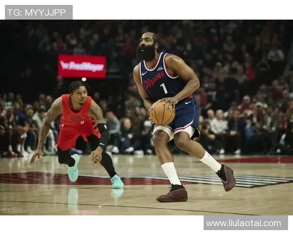 快船119-103轻取开拓者，哈登洛佩兹伦纳德合砍93分